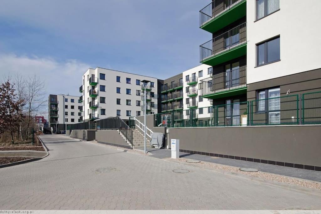 Cozy Corner: Apartment With Wifi And Private Balcony Wroclaw Exterior photo