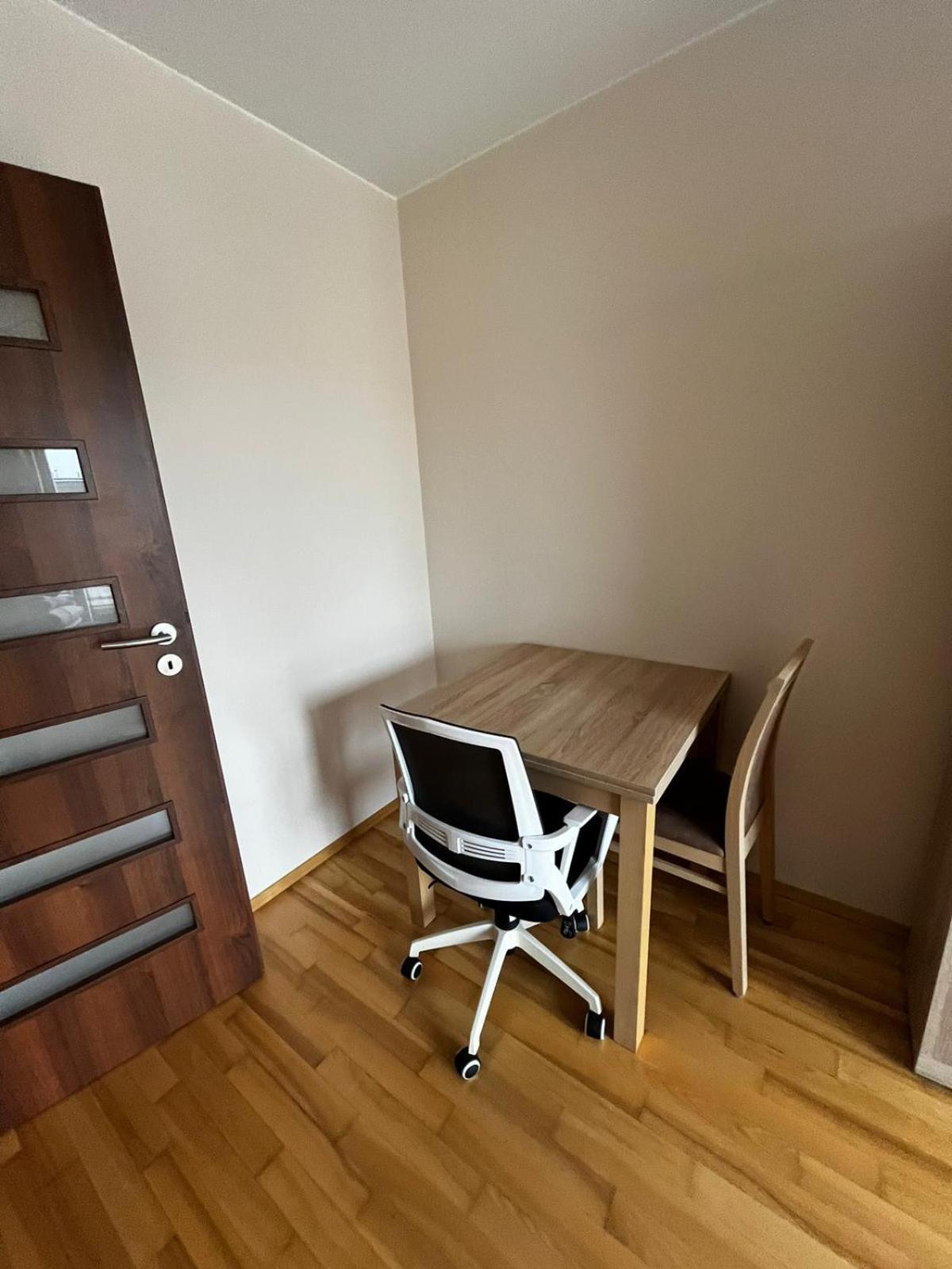 Cozy Corner: Apartment With Wifi And Private Balcony Wroclaw Exterior photo